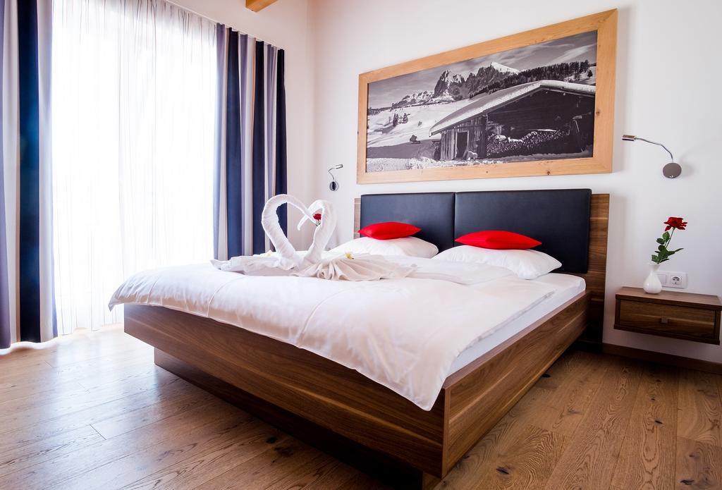 Apartments Dolomit-Royal ジリアン エクステリア 写真