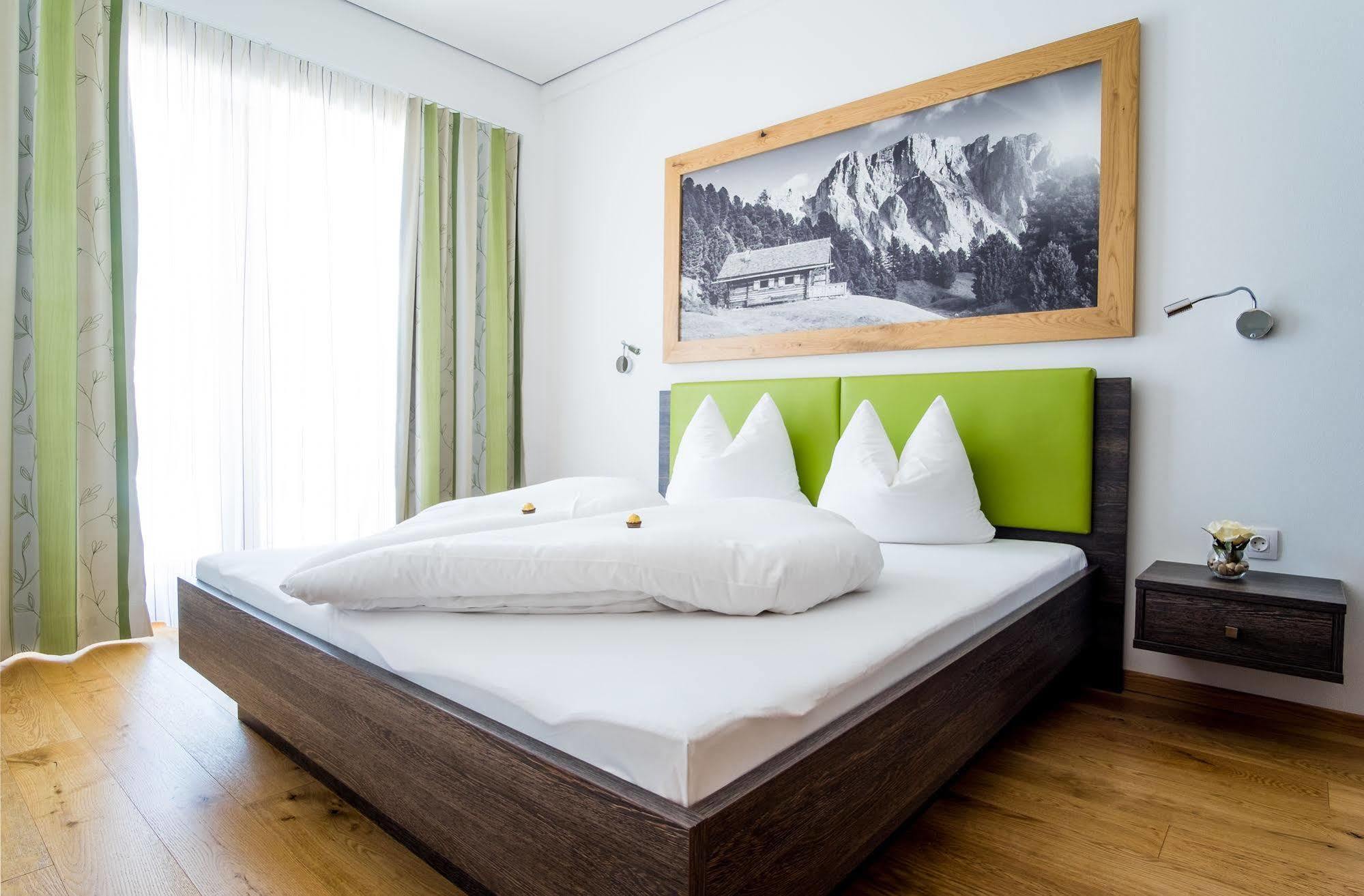 Apartments Dolomit-Royal ジリアン エクステリア 写真