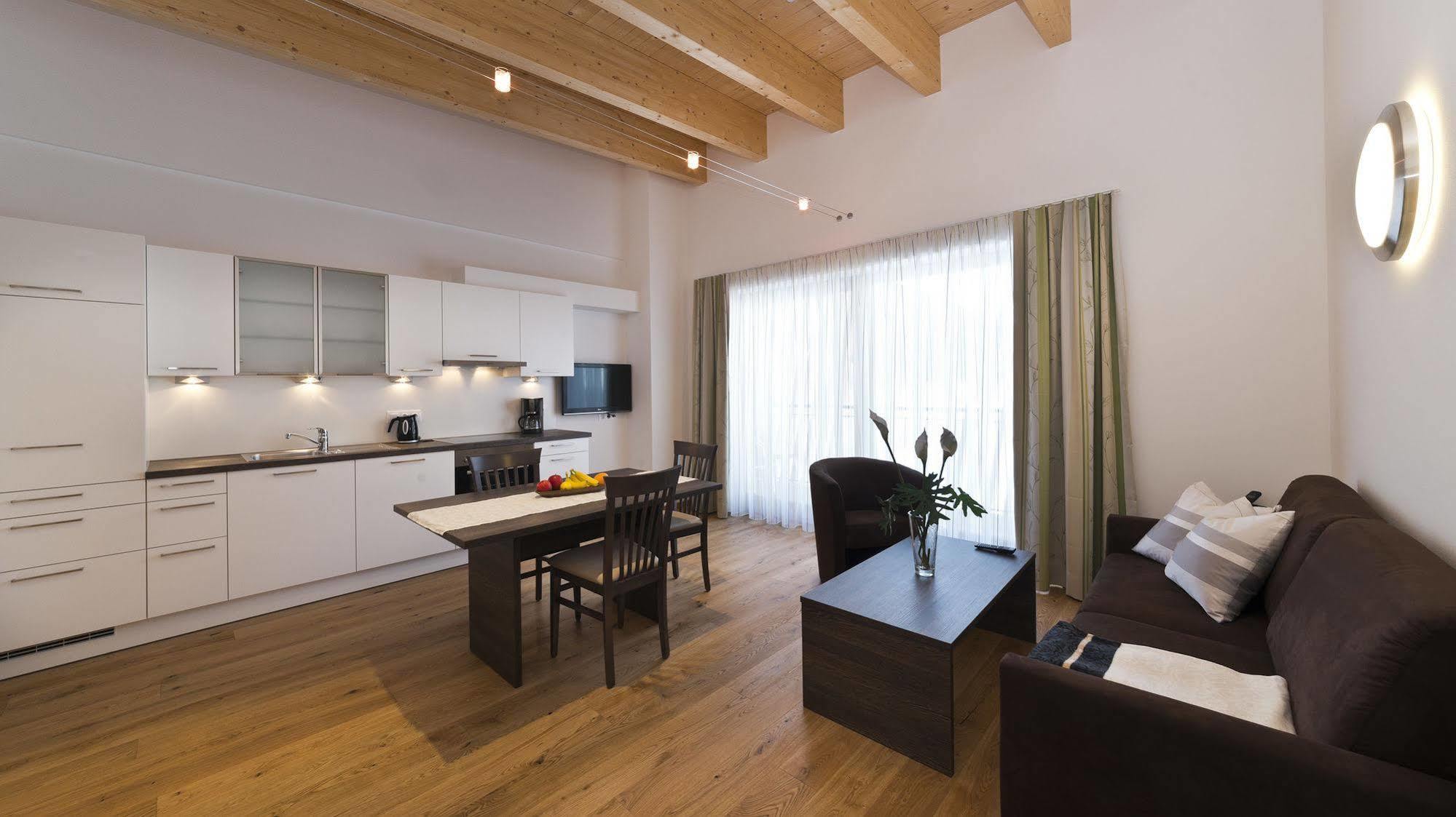 Apartments Dolomit-Royal ジリアン エクステリア 写真