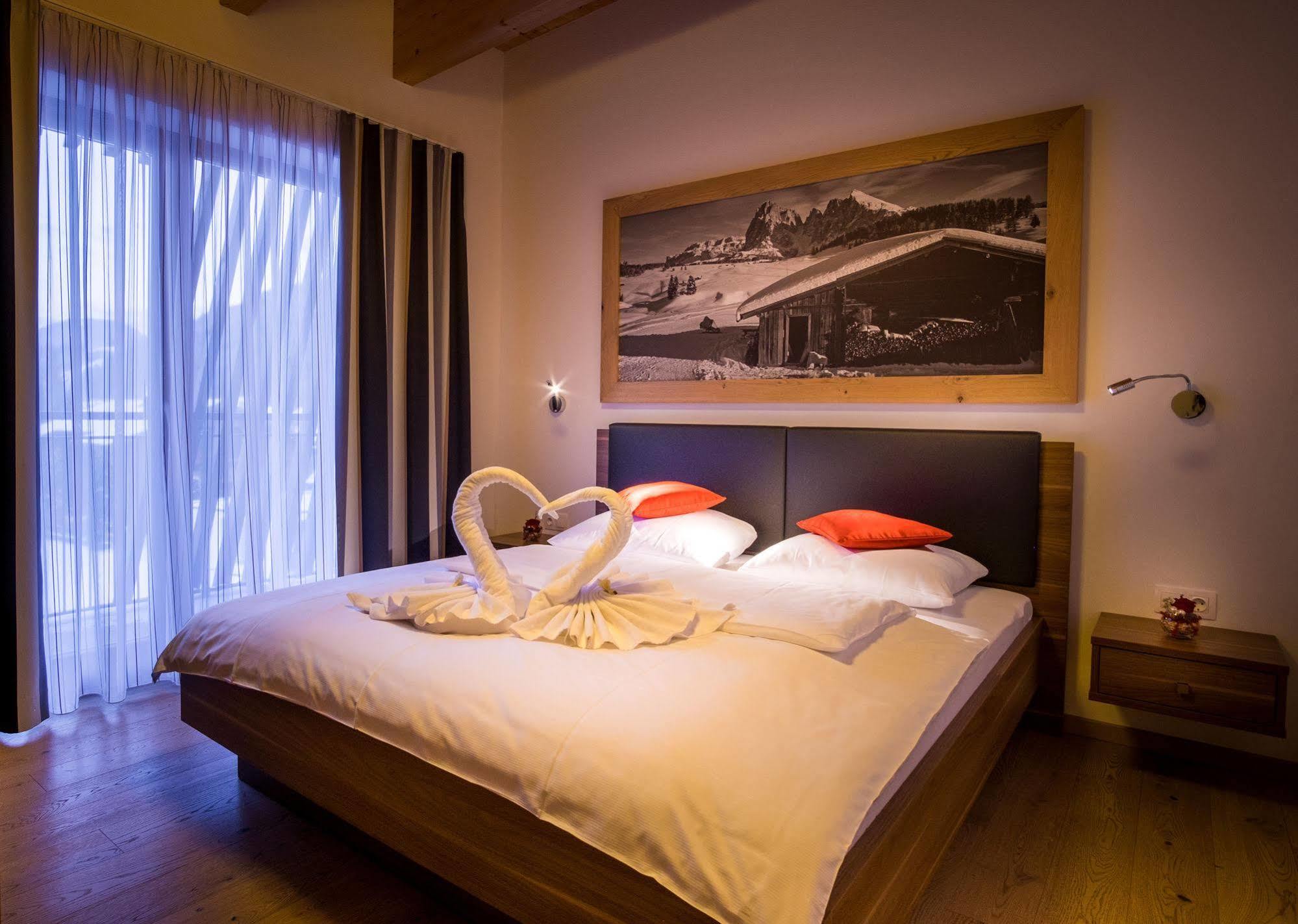 Apartments Dolomit-Royal ジリアン エクステリア 写真